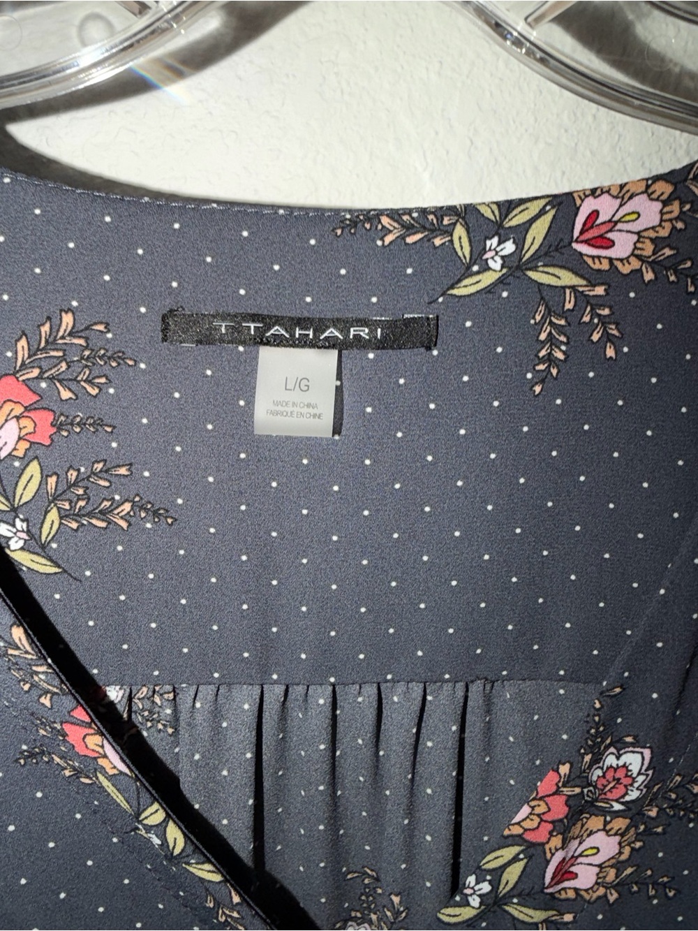 2 Pack: Tahari & LOFT Womens Gray Floral Button-Down & Rose V-Neck Blouse - Picture 4 of 8